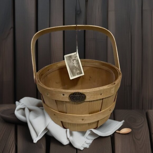 Peterboro Basket Medium Round Wood Picnic Basket Plastic Liner 8” Vintage - Picture 2 of 6